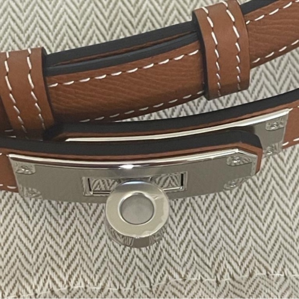 Hermes Kelly 18 Belt in color Gold - NEW!
100% Authentic! - Picture 4 of 7